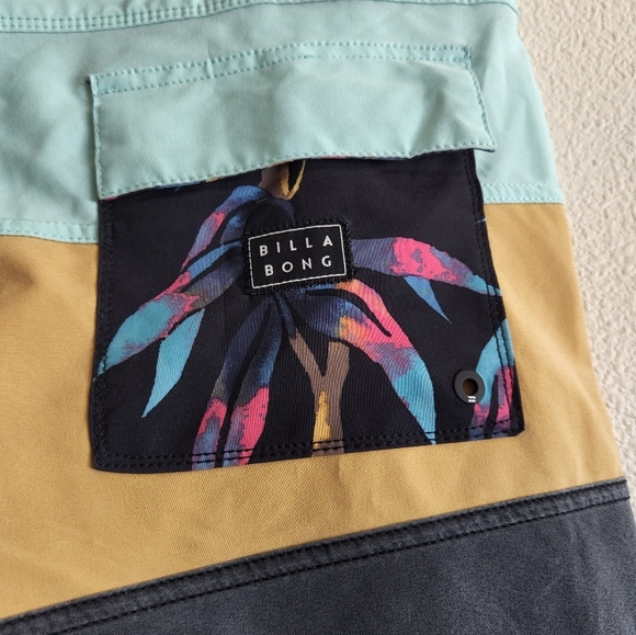 Billabong Tribong Solid Pro Boardshorts - Picture 9 of 11